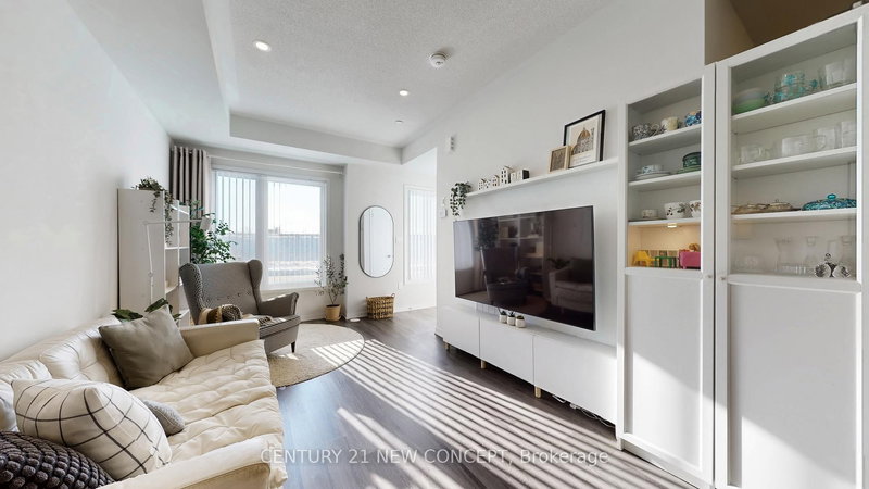 TH 284 - 140 Honeycrisp Cres, Vaughan, L4K 0N7 | Image 3