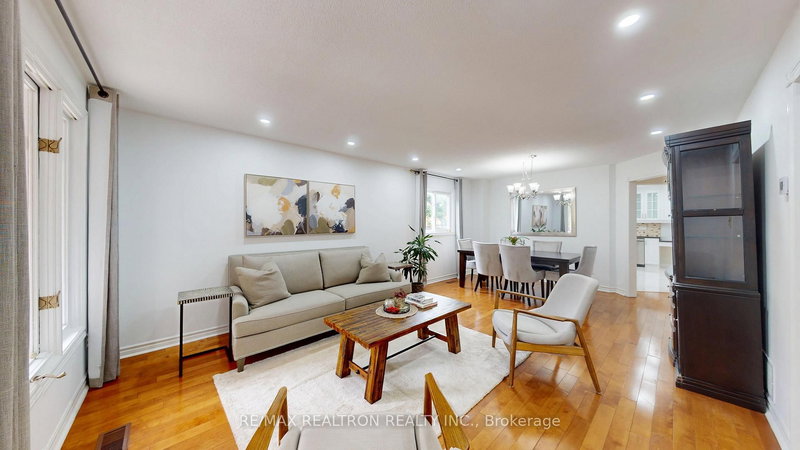 8 Muster Crt, Markham, L3R 9G5 | Image 3