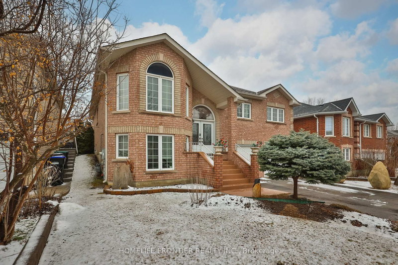 30 Saint Ave, Bradford West Gwillimbury, L3Z 3E6 | Image 2