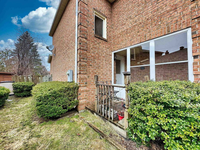 18 Eugenia Crt, Markham, L3R 4Y6 | Image 3