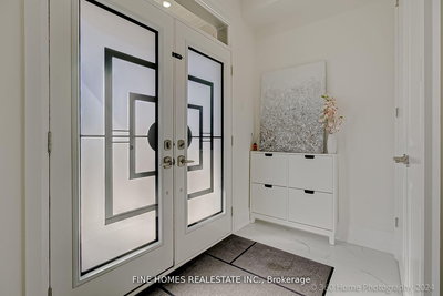 39 Tesla Crescent, East Gwillimbury, Ontario image-0-2