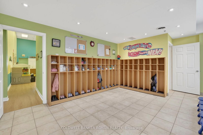 16945 Leslie St, Newmarket, L3Y 9A2 | Image 3