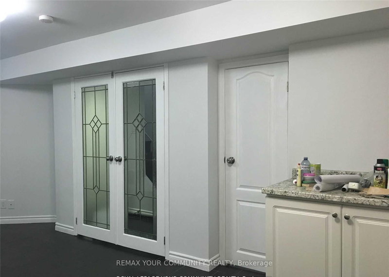 58 Larksmere Crt, Markham, L3R 3R1 | Image 2