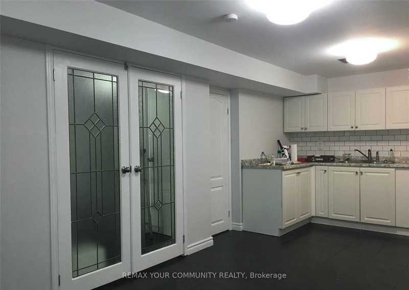 58 Larksmere Crt, Markham, L3R 3R1 | Image 3