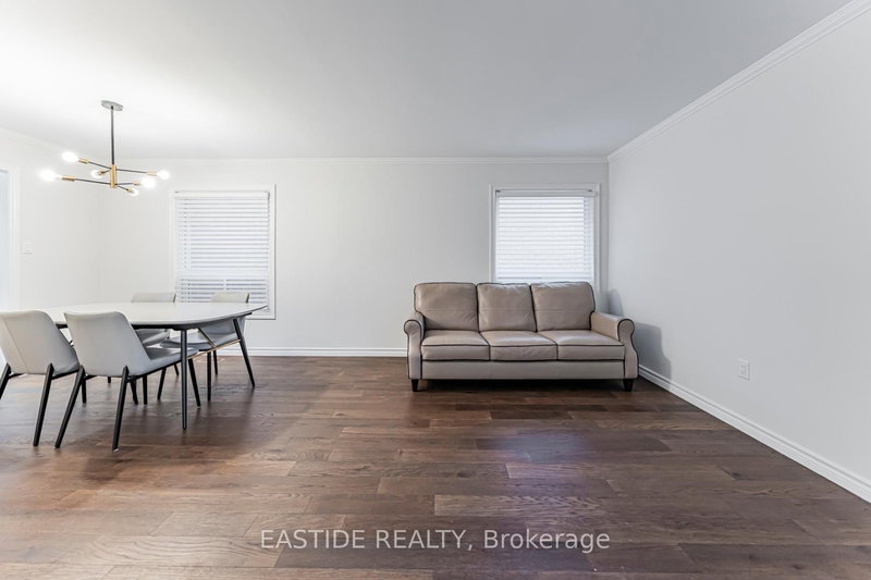 277 Stone Rd, Aurora, L4G 6Y7 | Image 3