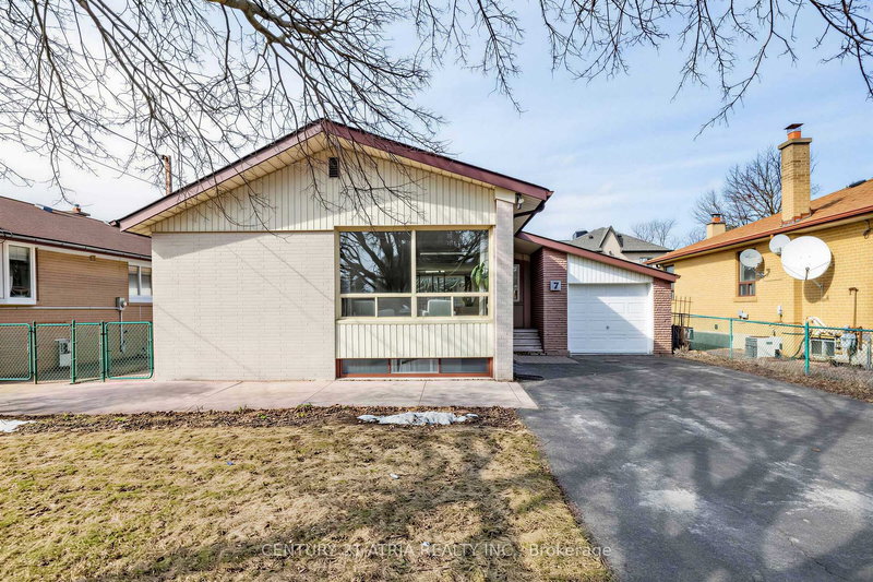 7 Rockport Cres, Richmond Hill, L4C 2L5 | Image 2