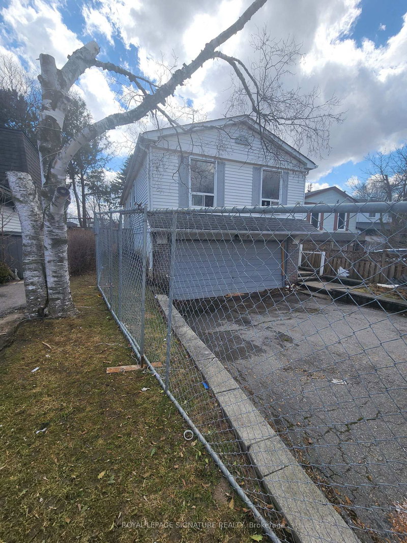 29 Lillooet Cres, Richmond Hill, L4C 5A6 | Image 3