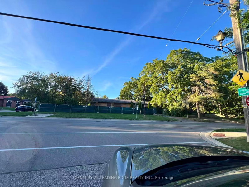 329 Mill St, Richmond Hill, L4C 4B6 | Image 3