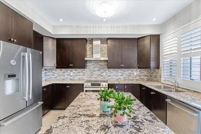 32 - 1331 Major Mackenzie Dr, Vaughan, L6A 4W4 | Image 3