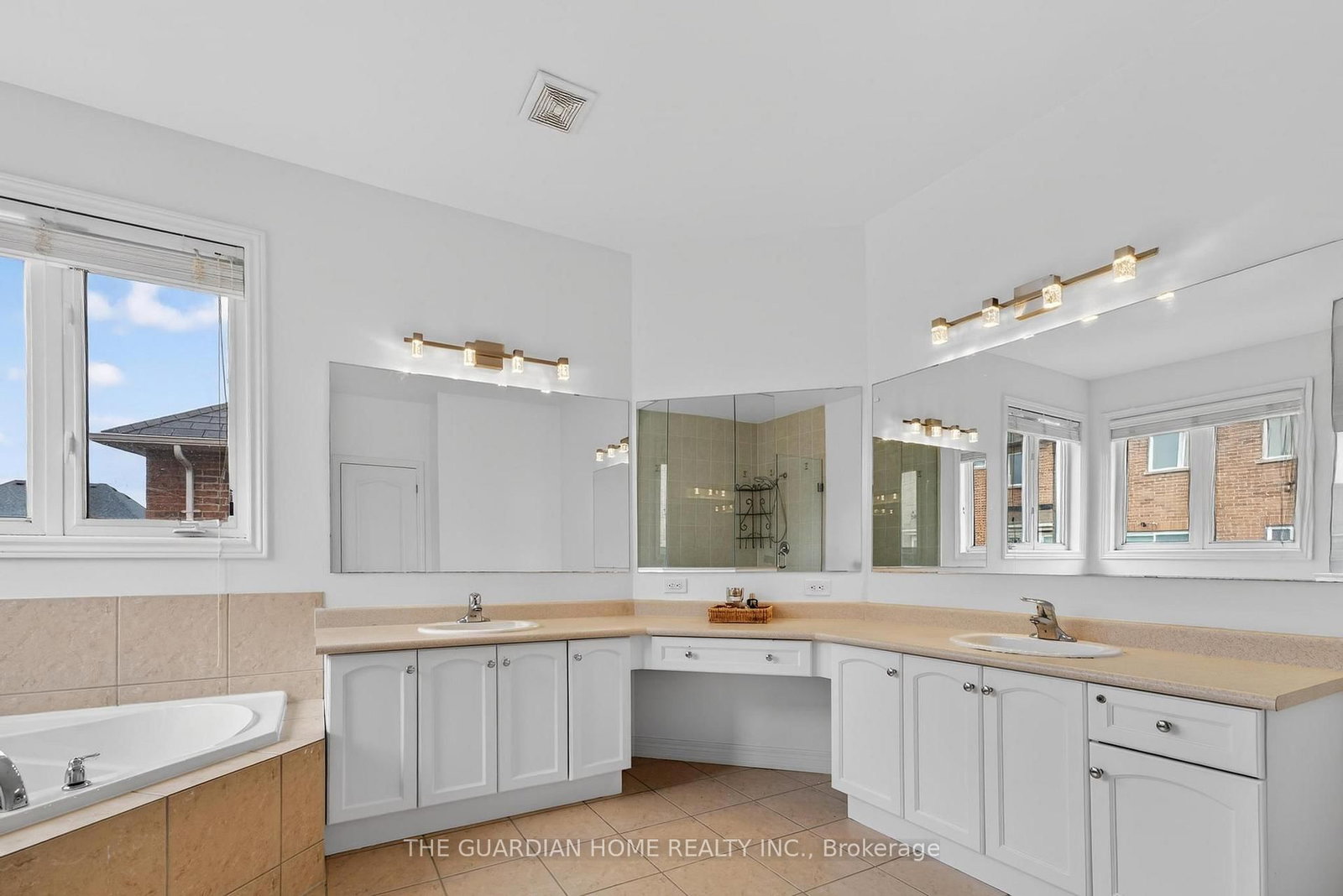 Detached House for sale at 28 Brightside Avenue, Richmond Hill, Ontario, L4E 0P6 - Jefferson - MLS: N12912576