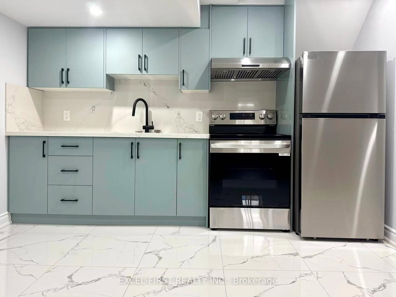 31 Ames Cres, Aurora, L4G 0C3 | Image 2