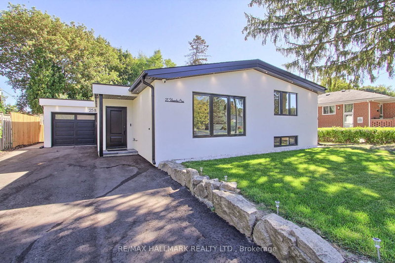 Secondary Suite/Basement - 25B Knowles Cres, Aurora, L4G 1Z6 | Image 2