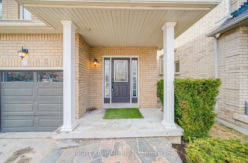 740 Colter St, Newmarket, L3X 2V5 | Image 3
