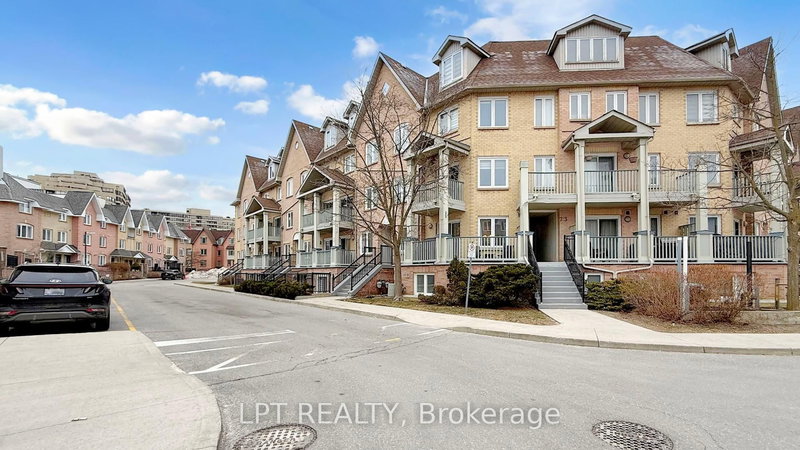 712 - 75 Weldrick Rd E, Richmond Hill, L4C 0H9 | Image 2