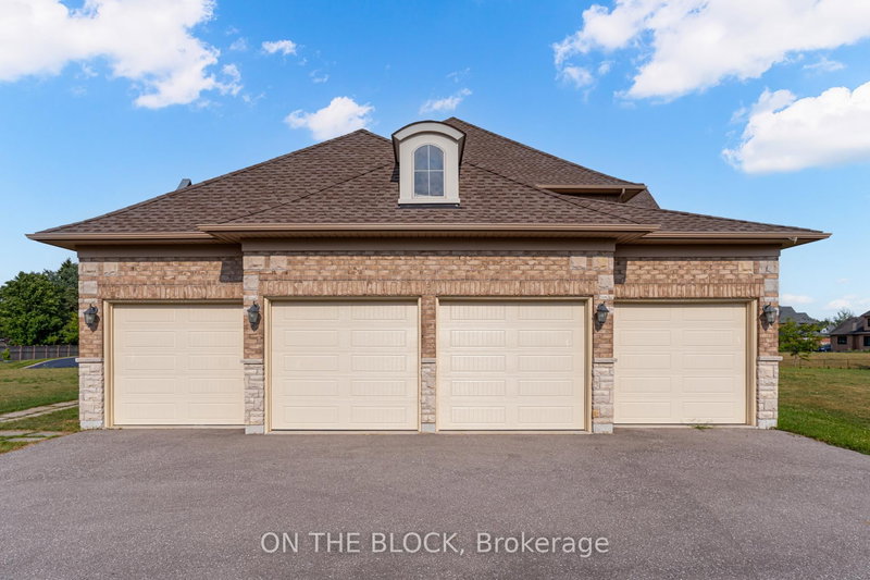 24 Whitewood Dr, Whitchurch-Stouffville, L4A 1R9 | Image 3