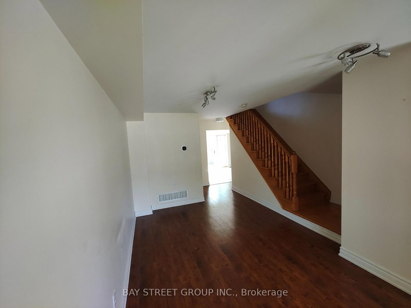 19 Macgregor Ave, Richmond Hill, L4B 4S8 | Image 3