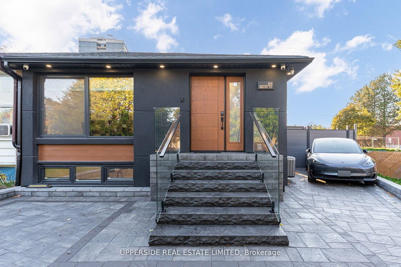 61 Marlin Crt, Newmarket, L3Y 2W7 | Image 3