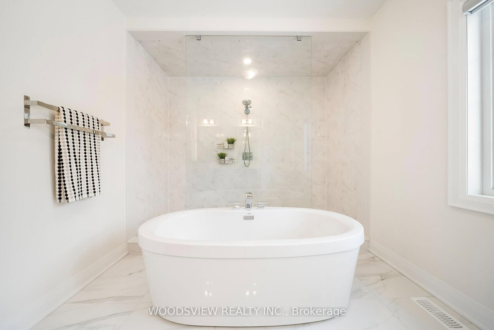 Detached House for sale at 9 Ballantyne Boulevard, Vaughan, Ontario, L3L 0E9 - Vellore Village - MLS: N12914188