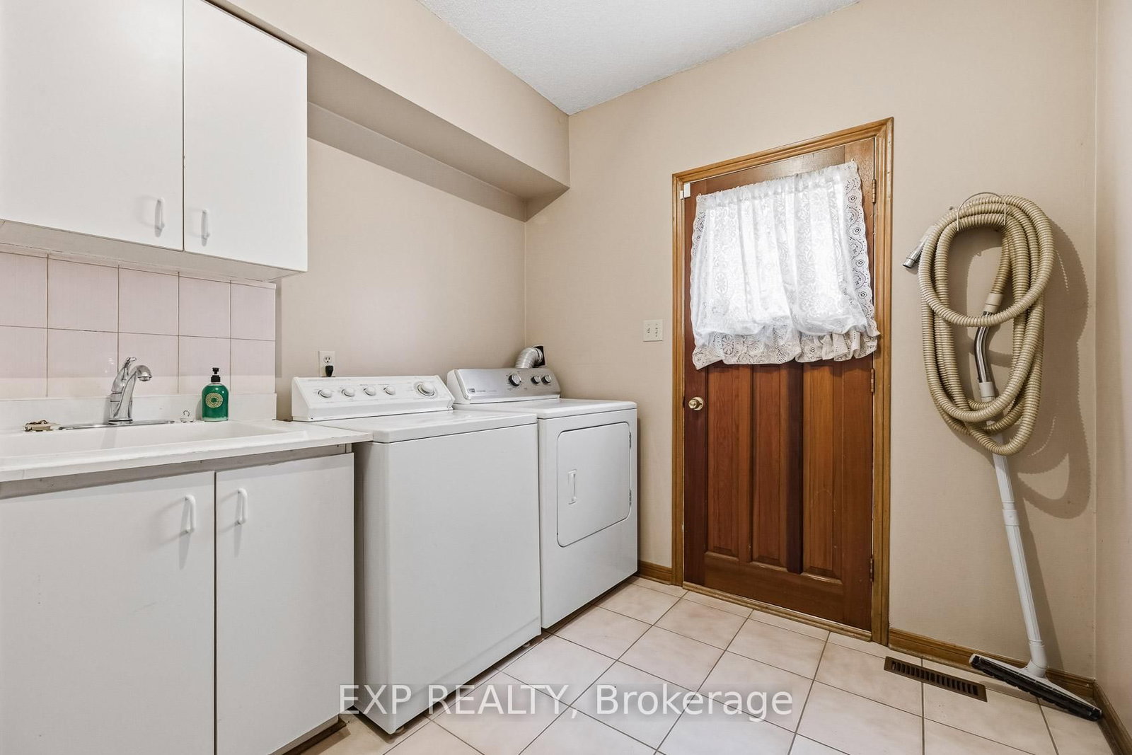 Detached House for sale at 81 Southgate Crescent, Richmond Hill, Ontario, L4B 2E7 - Doncrest - MLS: N12914434