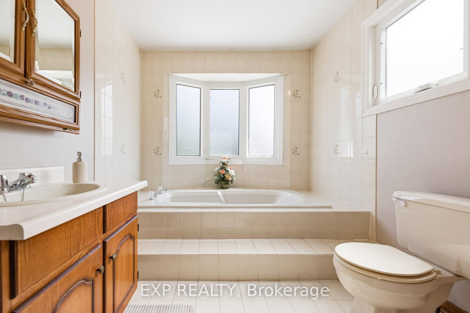 Detached House for sale at 81 Southgate Crescent, Richmond Hill, Ontario, L4B 2E7 - Doncrest - MLS: N12914434