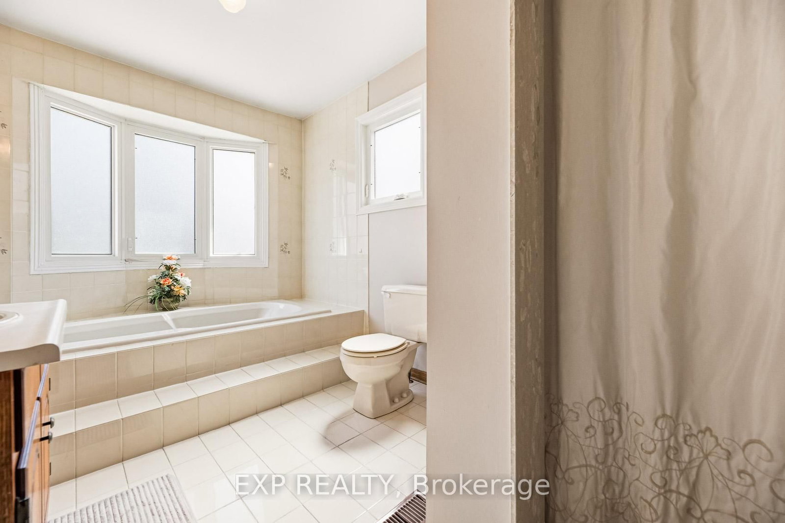 Detached House for sale at 81 Southgate Crescent, Richmond Hill, Ontario, L4B 2E7 - Doncrest - MLS: N12914434