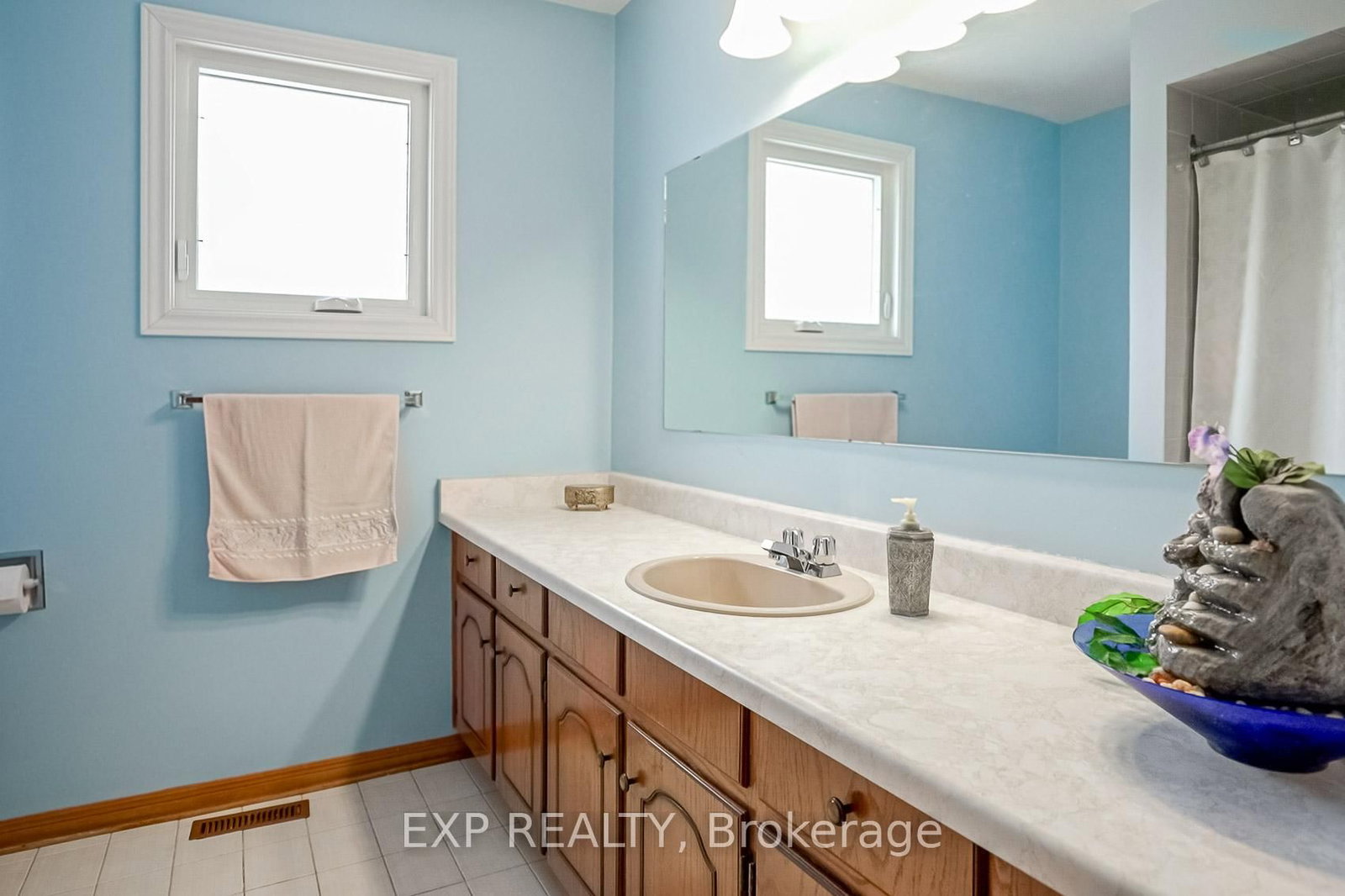 Detached House for sale at 81 Southgate Crescent, Richmond Hill, Ontario, L4B 2E7 - Doncrest - MLS: N12914434