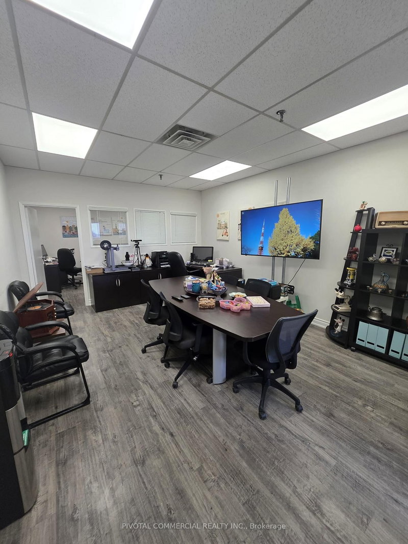205 - 10720 Yonge St, Richmond Hill, L4C 3C9 | Image 3