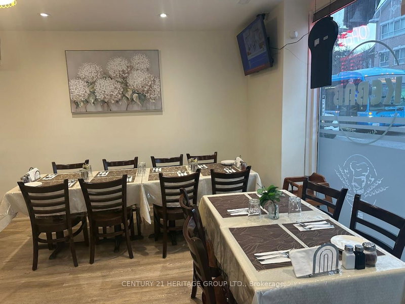 10123 Yonge St, Richmond Hill, L4C 1T5 | Image 3