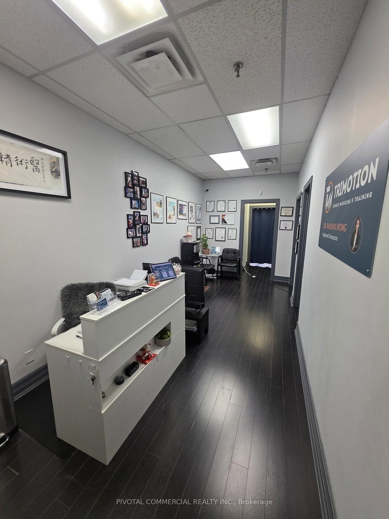 220 - 10720 Yonge St, Richmond Hill, L4C 3C9 | Image 2