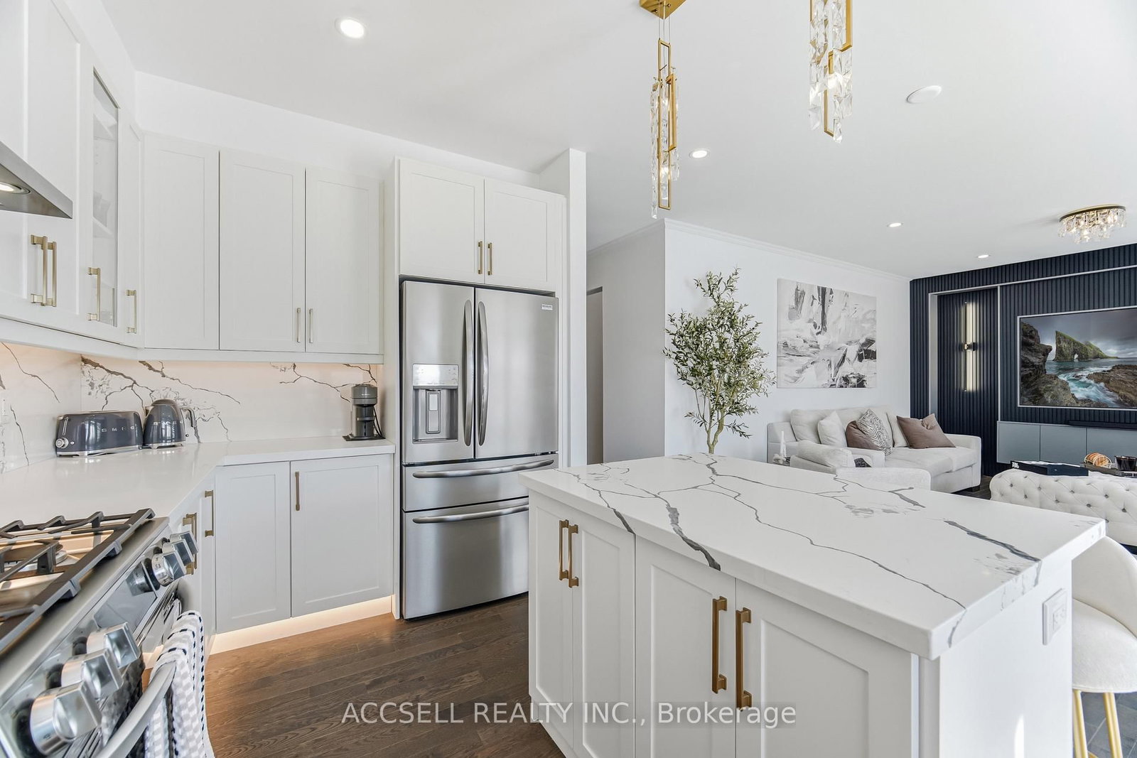 Detached House for sale at 154 Strachan Trail, New Tecumseth, Ontario, L0G 1A0 - Beeton - MLS: N12915438