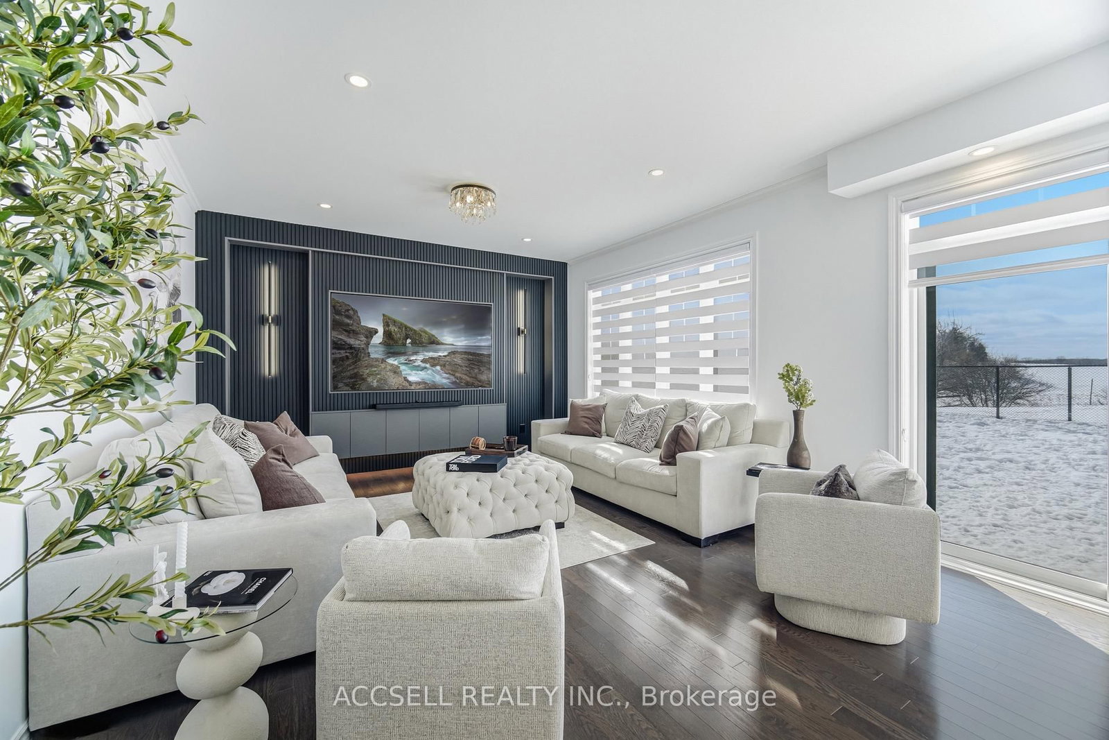 Detached House for sale at 154 Strachan Trail, New Tecumseth, Ontario, L0G 1A0 - Beeton - MLS: N12915438