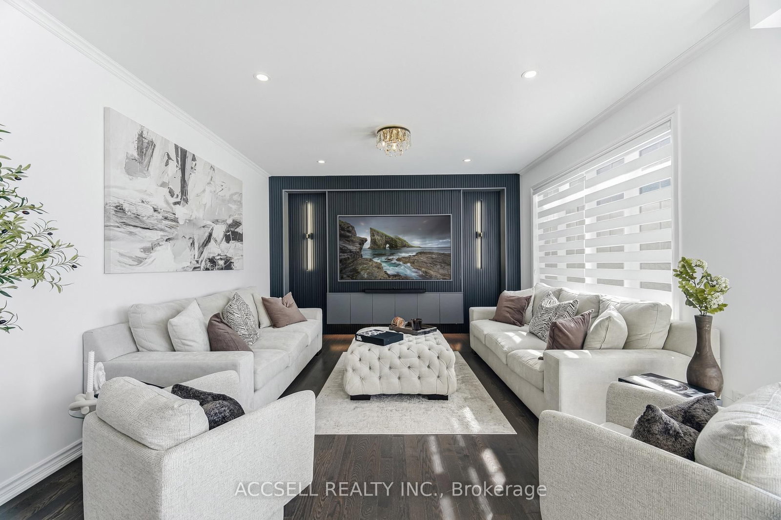 Detached House for sale at 154 Strachan Trail, New Tecumseth, Ontario, L0G 1A0 - Beeton - MLS: N12915438