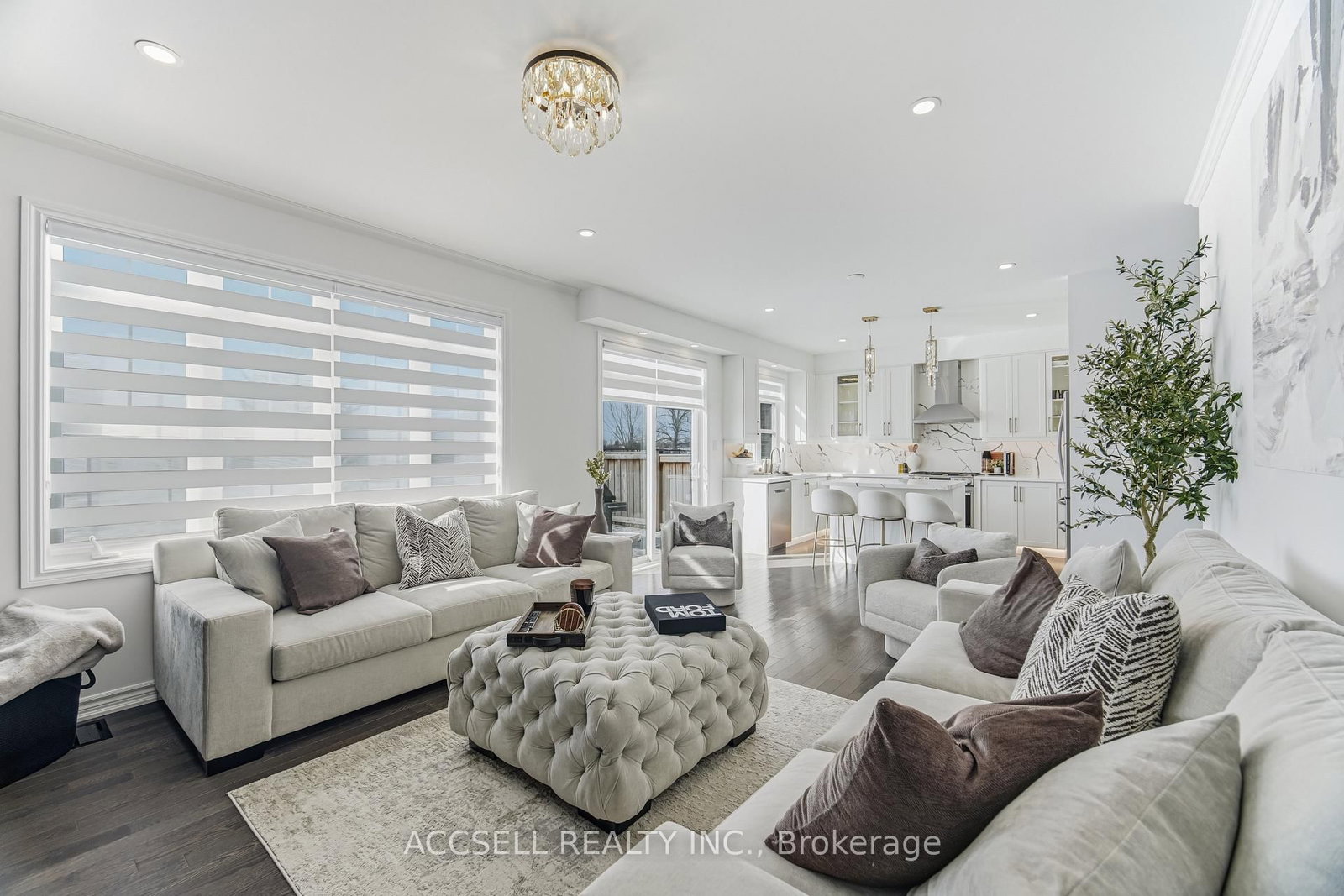 Detached House for sale at 154 Strachan Trail, New Tecumseth, Ontario, L0G 1A0 - Beeton - MLS: N12915438