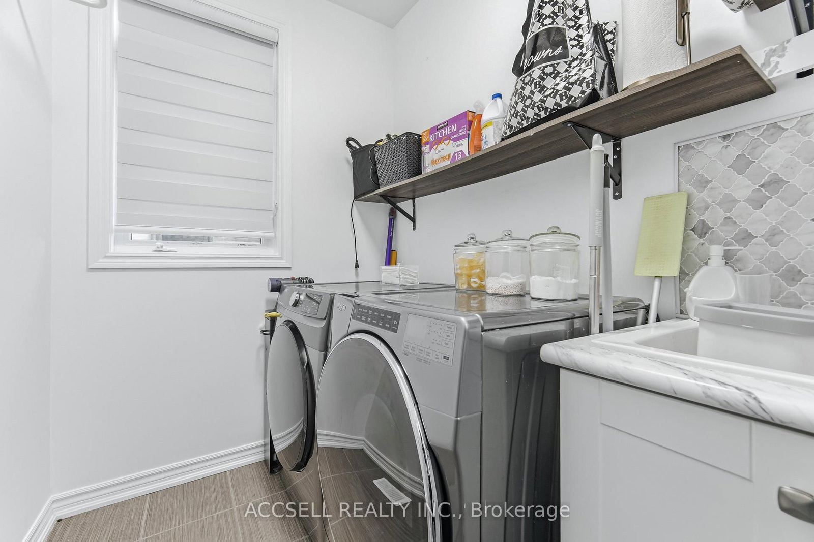 Detached House for sale at 154 Strachan Trail, New Tecumseth, Ontario, L0G 1A0 - Beeton - MLS: N12915438