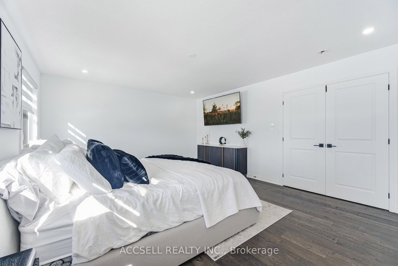 Detached House for sale at 154 Strachan Trail, New Tecumseth, Ontario, L0G 1A0 - Beeton - MLS: N12915438