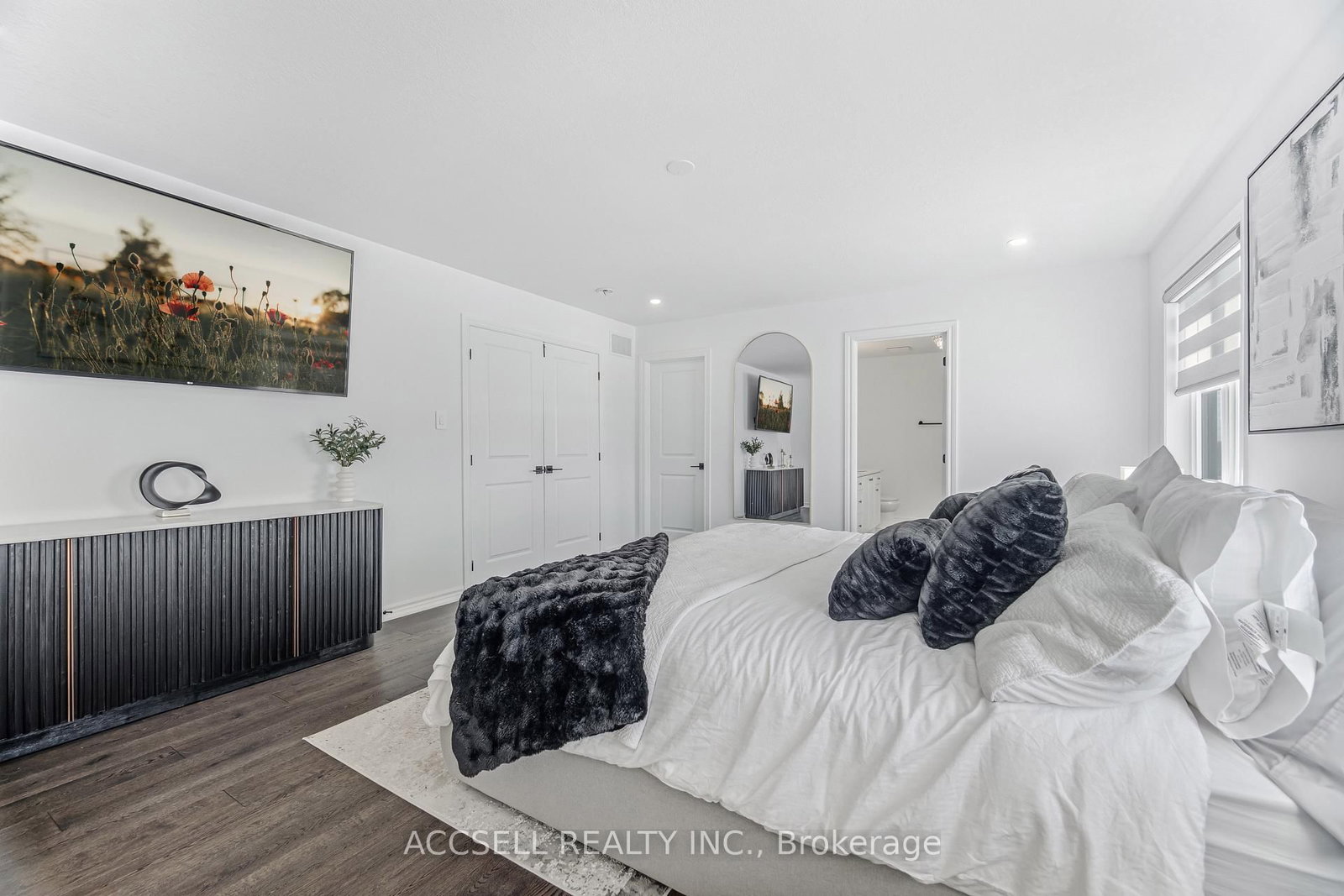 Detached House for sale at 154 Strachan Trail, New Tecumseth, Ontario, L0G 1A0 - Beeton - MLS: N12915438