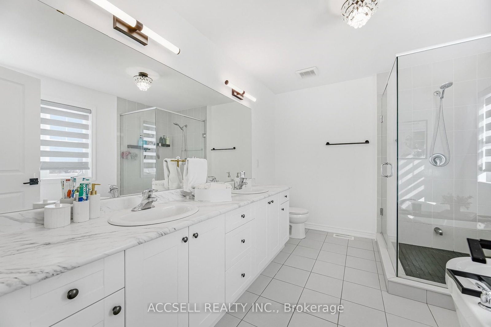 Detached House for sale at 154 Strachan Trail, New Tecumseth, Ontario, L0G 1A0 - Beeton - MLS: N12915438