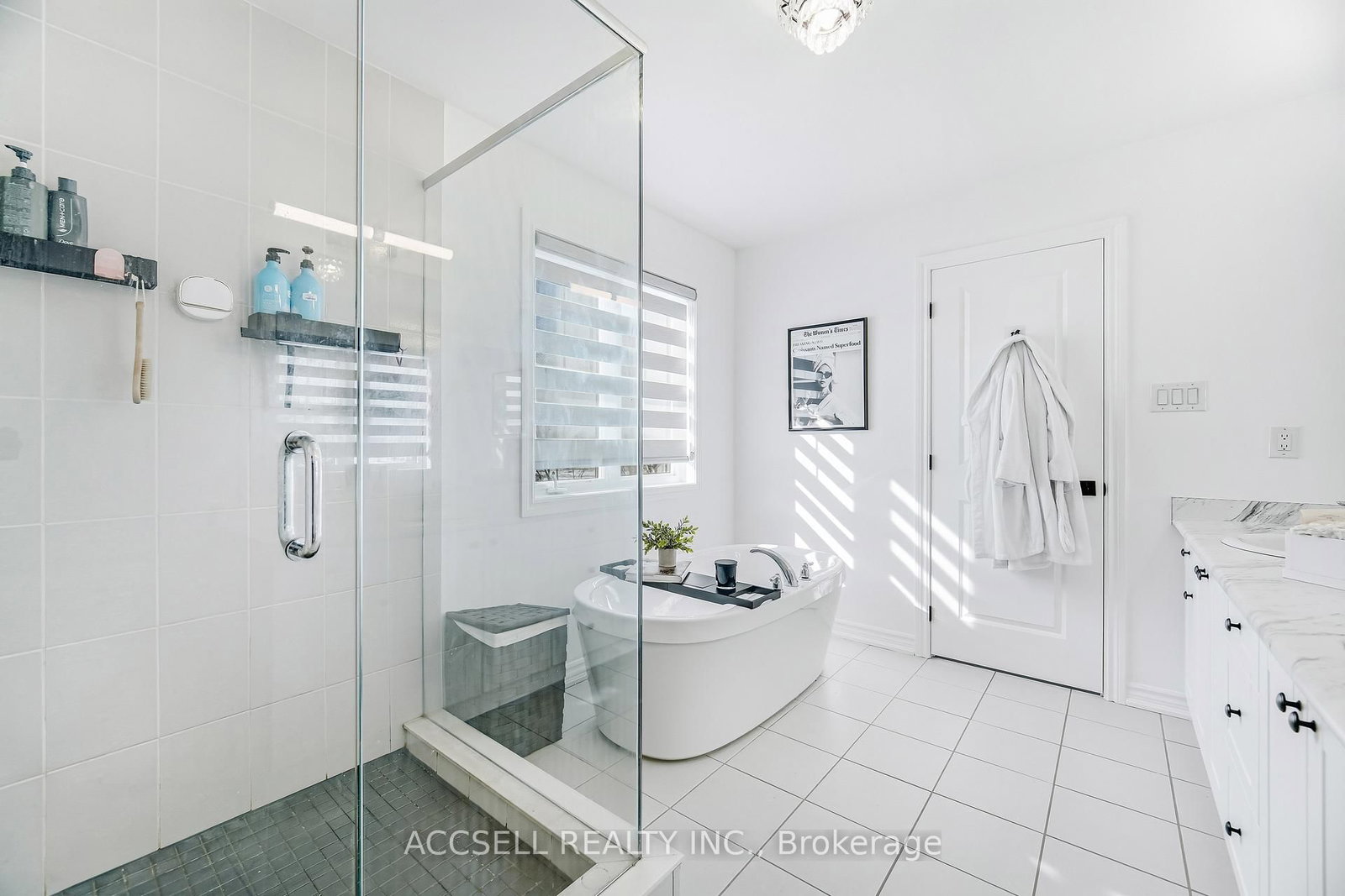 Detached House for sale at 154 Strachan Trail, New Tecumseth, Ontario, L0G 1A0 - Beeton - MLS: N12915438