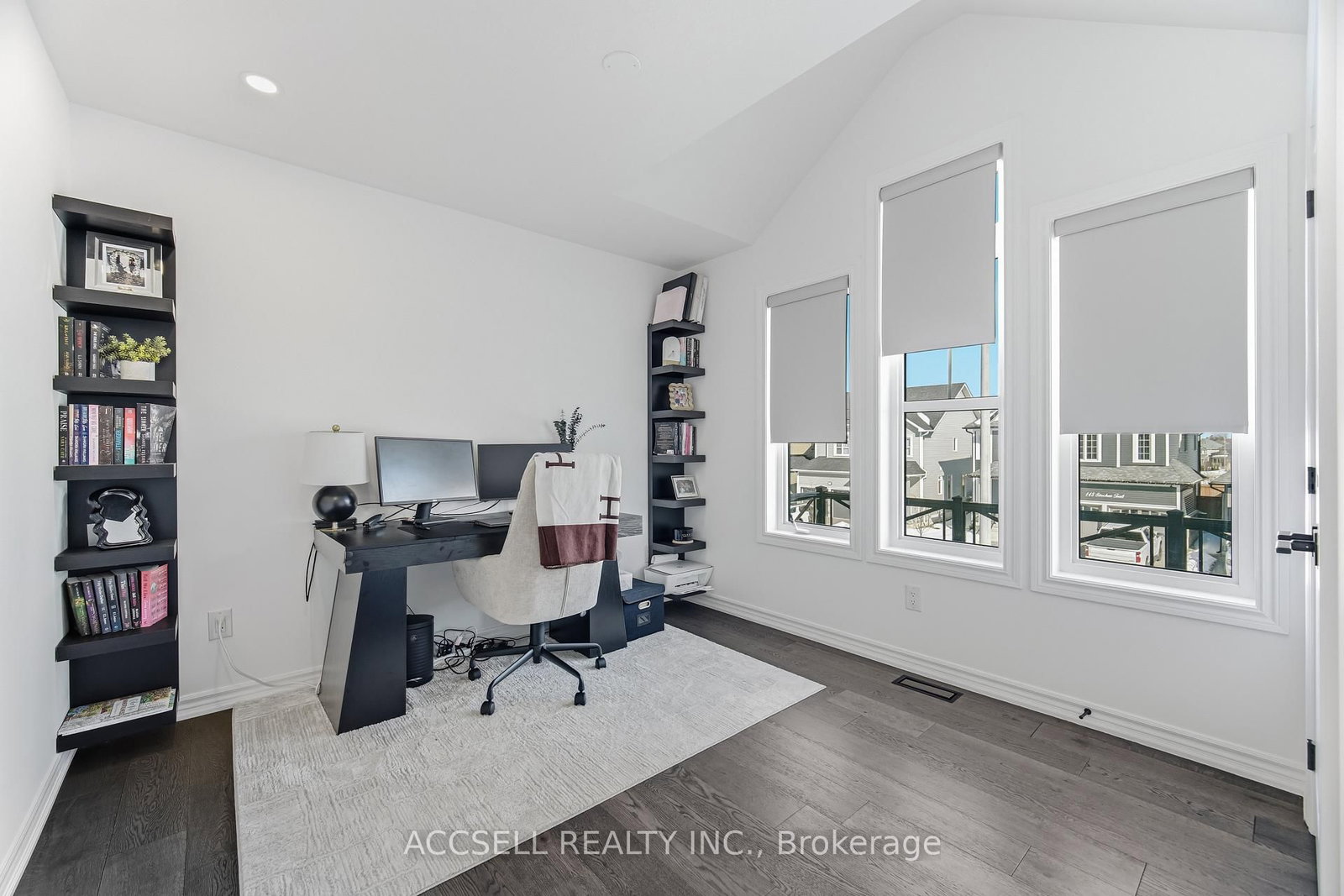 Detached House for sale at 154 Strachan Trail, New Tecumseth, Ontario, L0G 1A0 - Beeton - MLS: N12915438