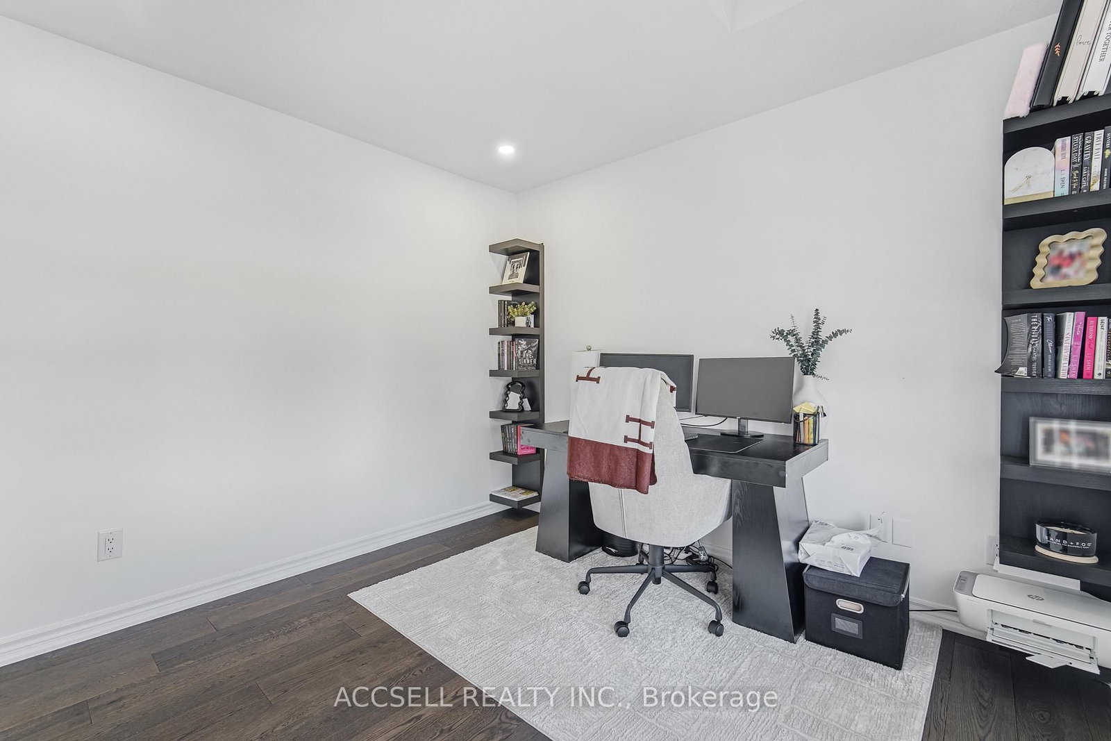 Detached House for sale at 154 Strachan Trail, New Tecumseth, Ontario, L0G 1A0 - Beeton - MLS: N12915438