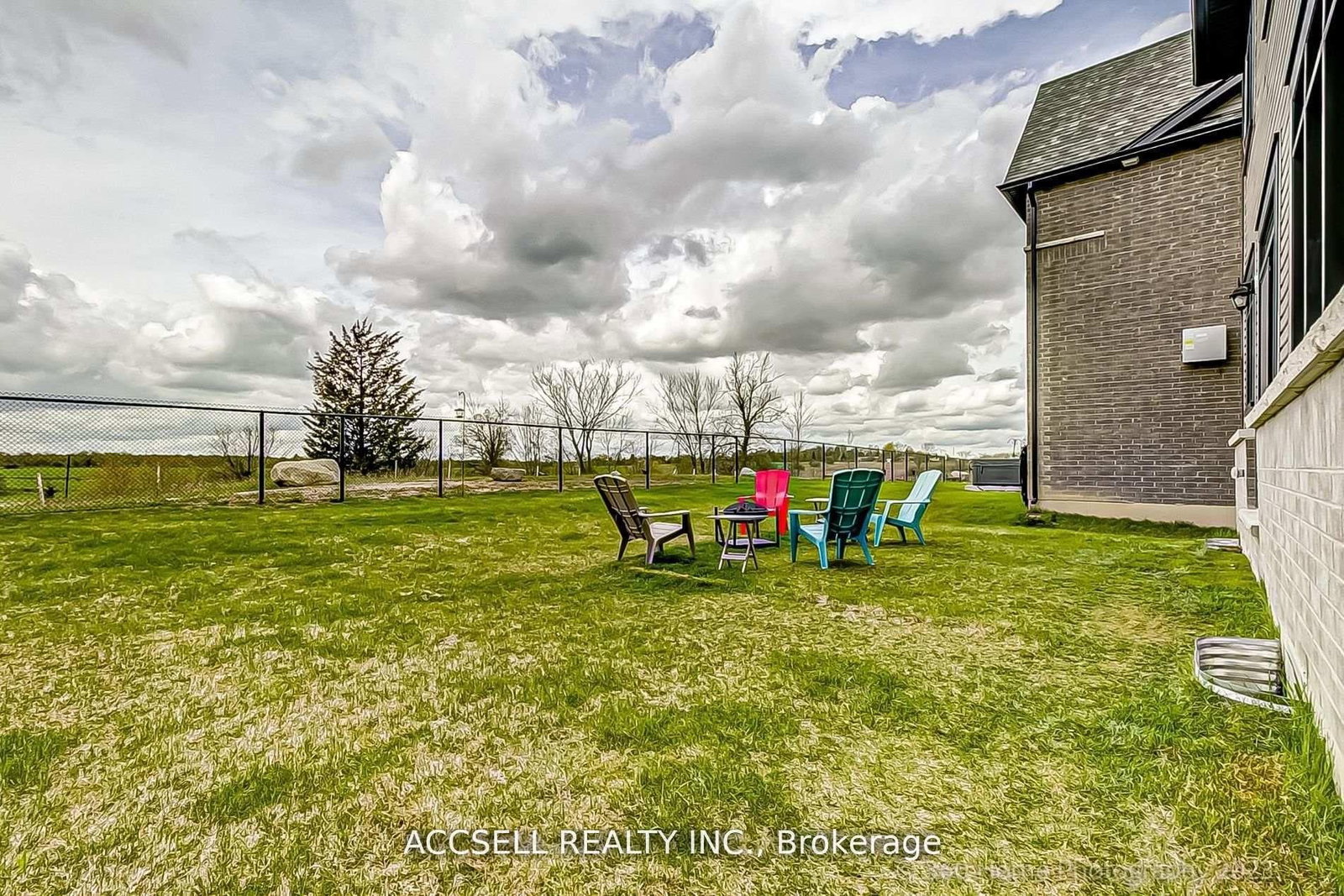 Detached House for sale at 154 Strachan Trail, New Tecumseth, Ontario, L0G 1A0 - Beeton - MLS: N12915438