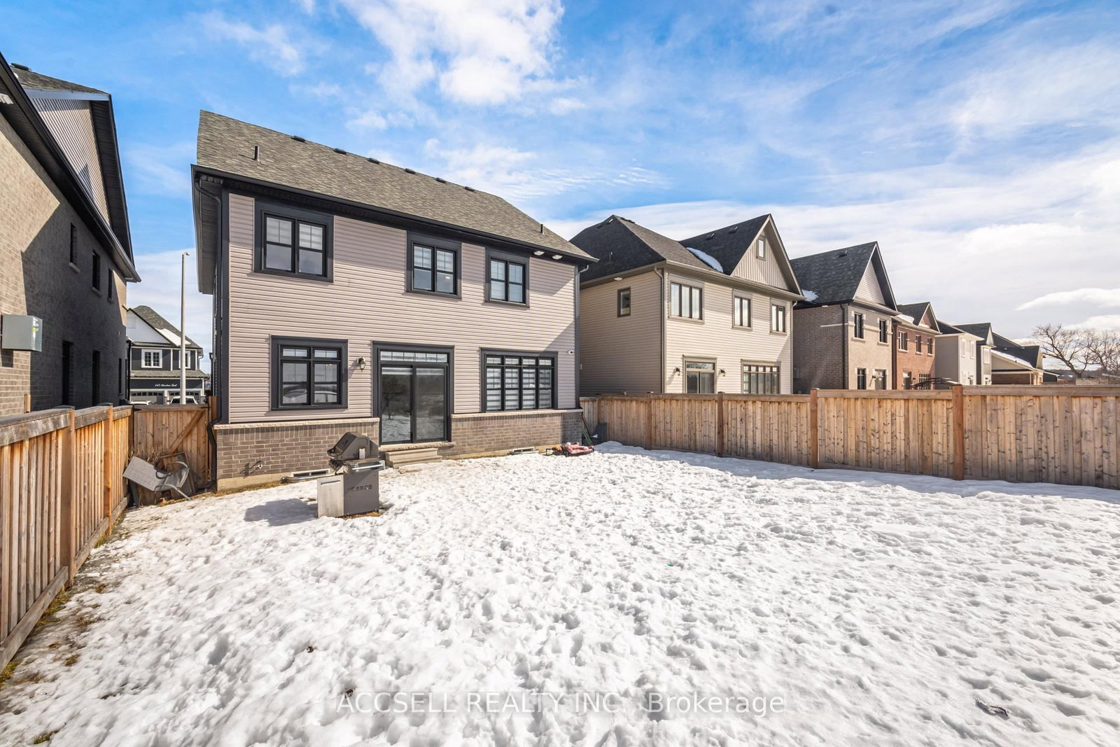 Detached House for sale at 154 Strachan Trail, New Tecumseth, Ontario, L0G 1A0 - Beeton - MLS: N12915438