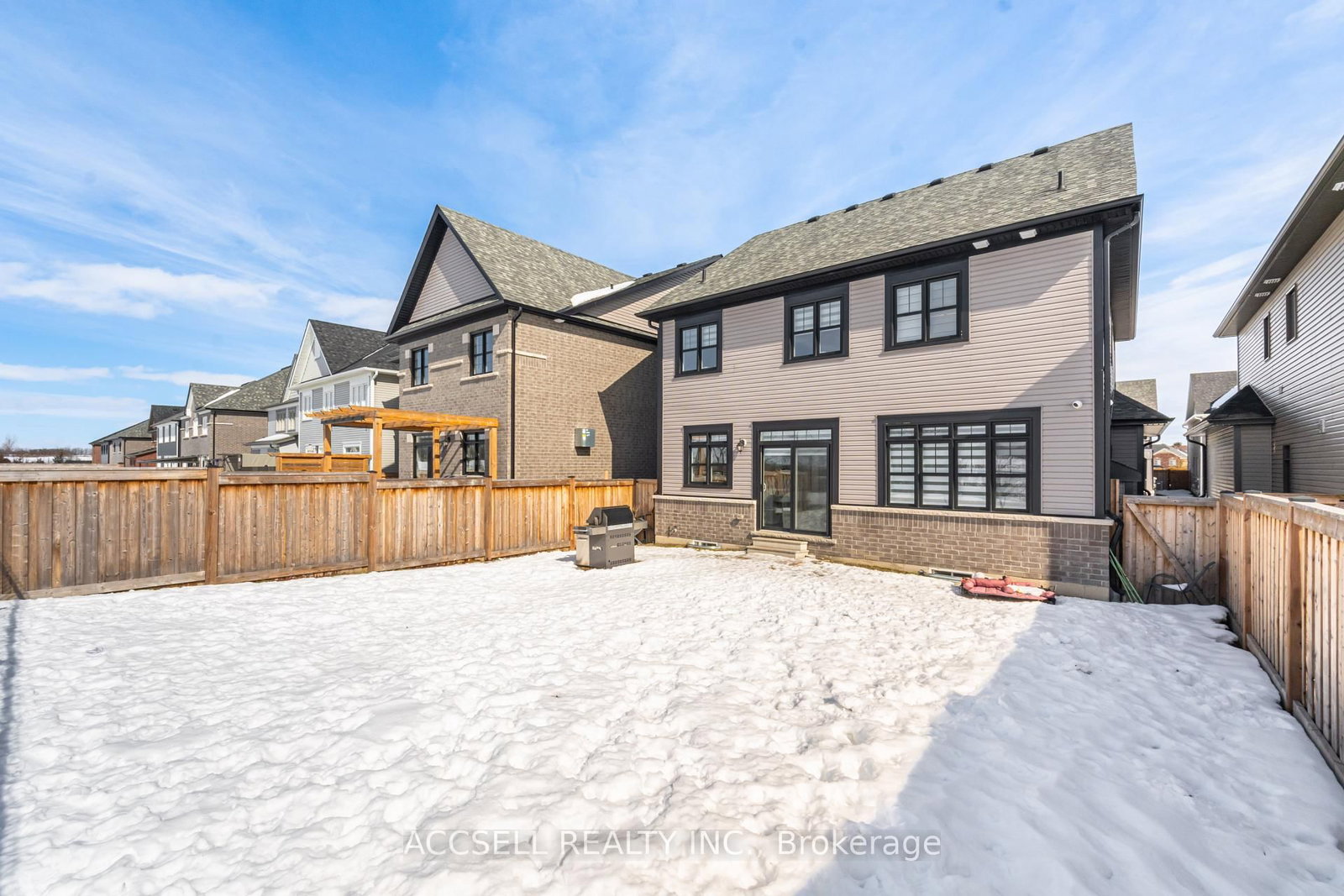 Detached House for sale at 154 Strachan Trail, New Tecumseth, Ontario, L0G 1A0 - Beeton - MLS: N12915438