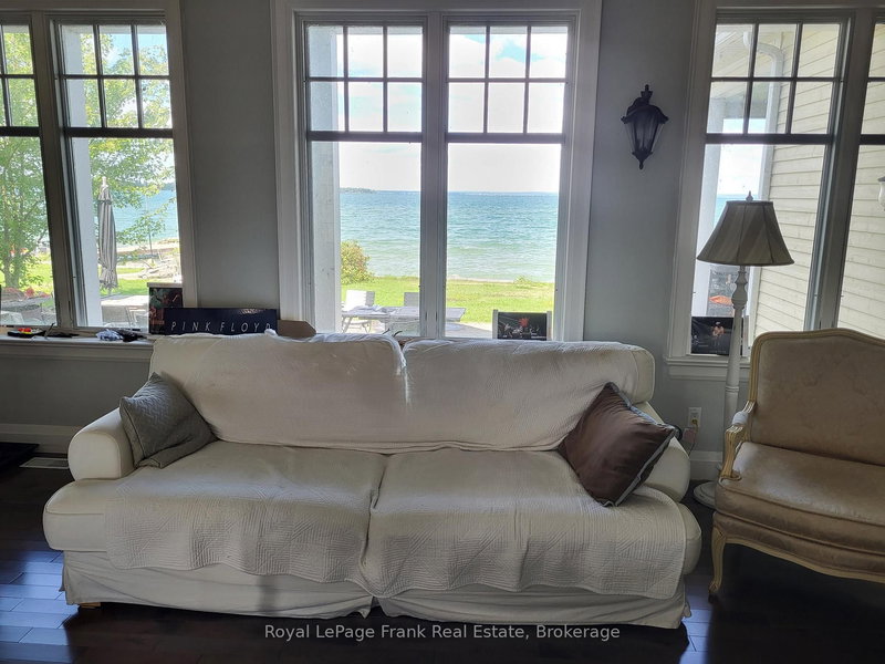 136 Lake Dr E, Georgina, L4P 3E9 | Image 3