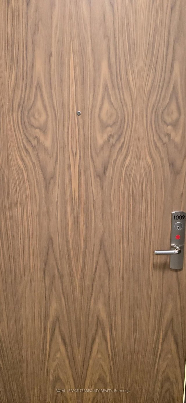 1009 - 27 Korda Gate