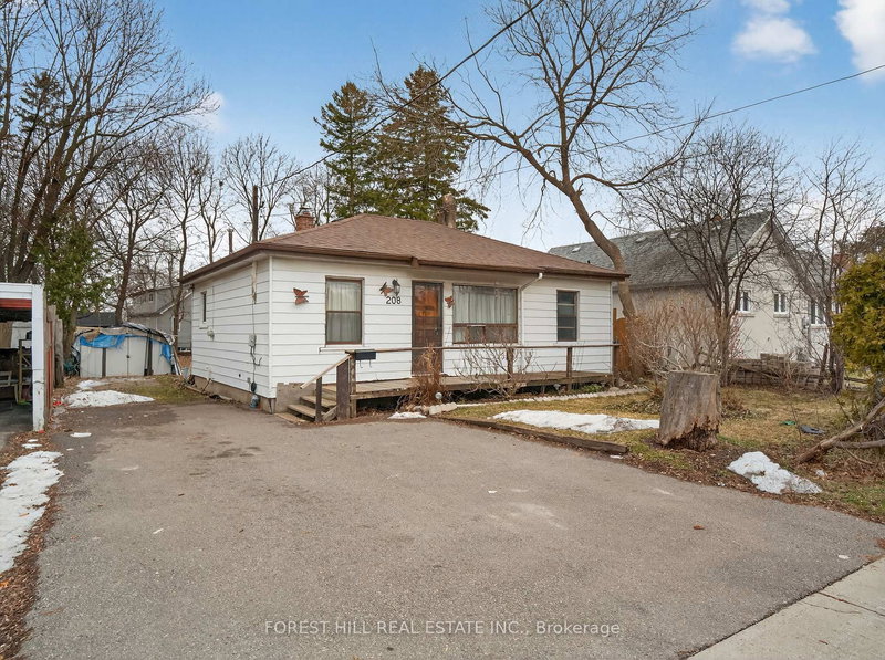 208 Essex Ave, Richmond Hill, L4C 2B8 | Image 2