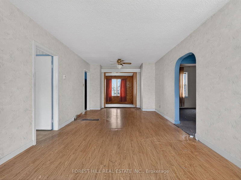 208 Essex Ave, Richmond Hill, L4C 2B8 | Image 3