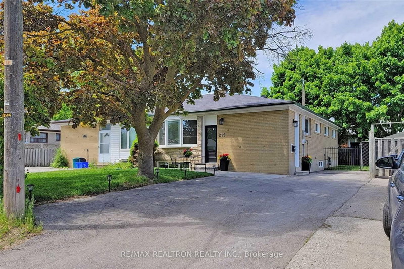 219 Beechy Dr, Richmond Hill, L4C 2X6 | Image 2
