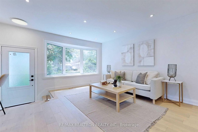 219 Beechy Dr, Richmond Hill, L4C 2X6 | Image 3