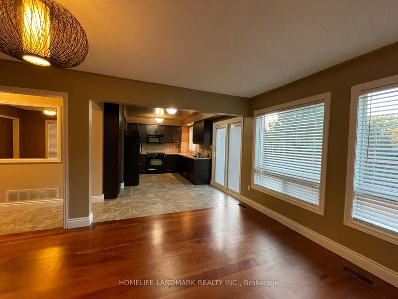 26 Beechbrooke Way, Aurora, L4G 6N7 | Image 2